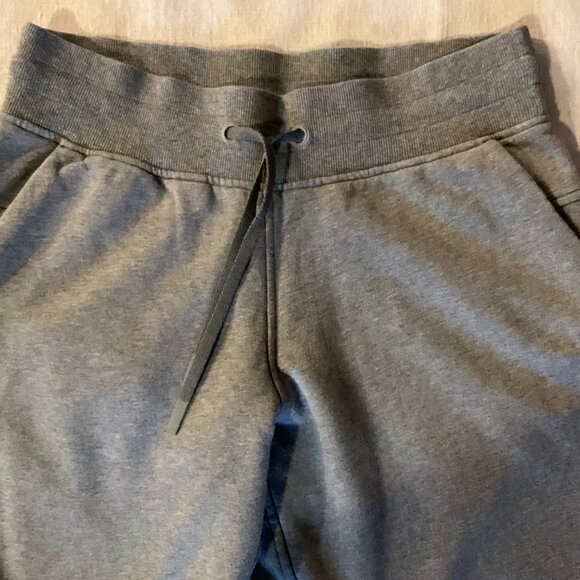 NWOT lululemon Cropped Jogger, Gray, Sz 8 - Picture 3 of 9